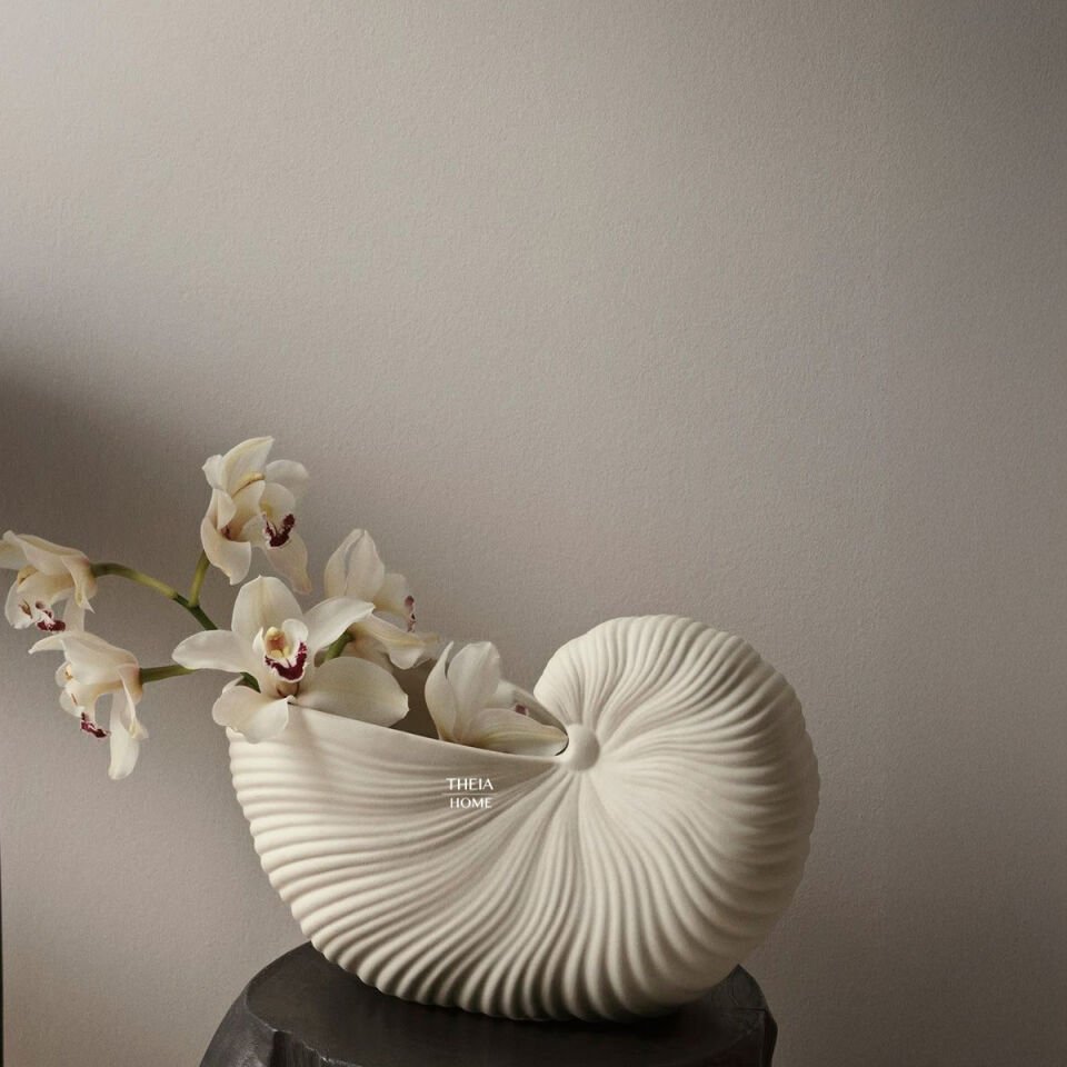 Salyangoz Model Seramik Vazo Bej Renk Dokulu