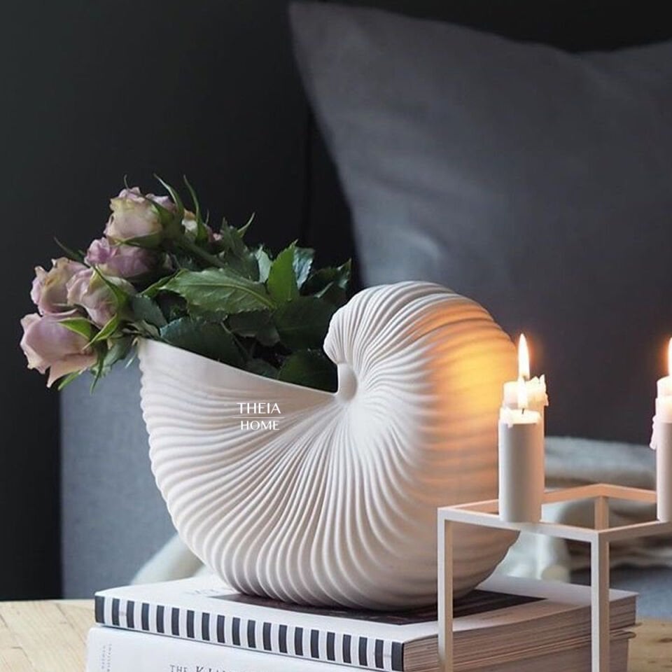 Salyangoz Model Seramik Vazo Bej Renk Dokulu