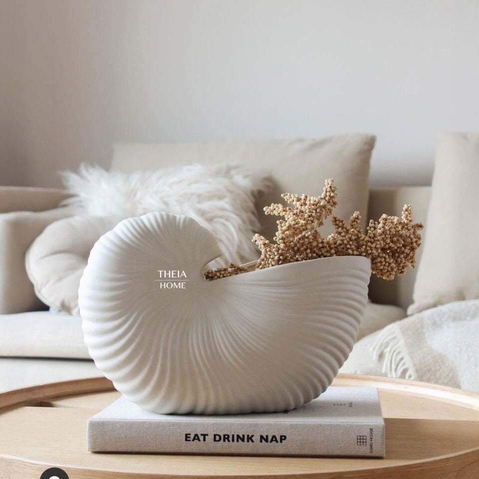 Salyangoz Model Seramik Vazo Bej Renk Dokulu