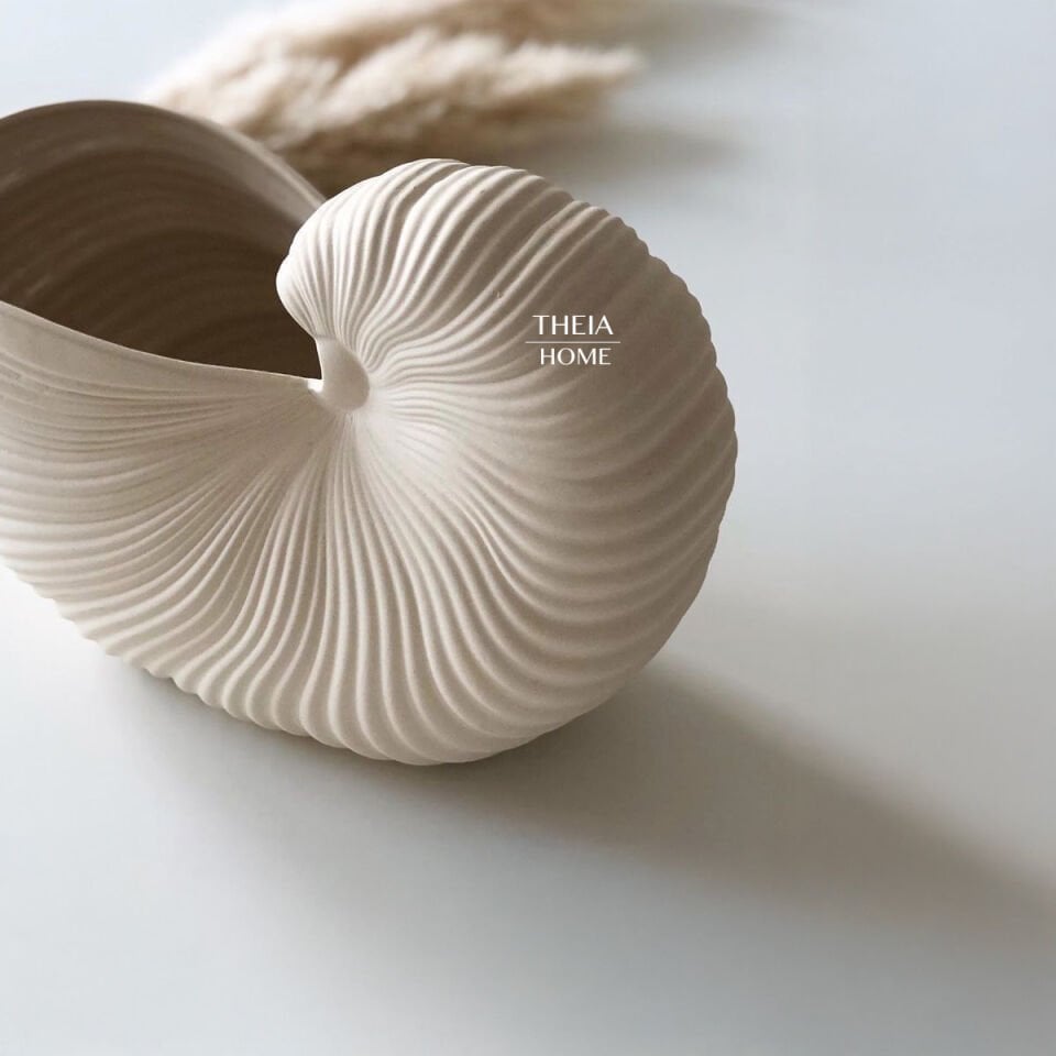 Salyangoz Model Seramik Vazo Bej Renk Dokulu