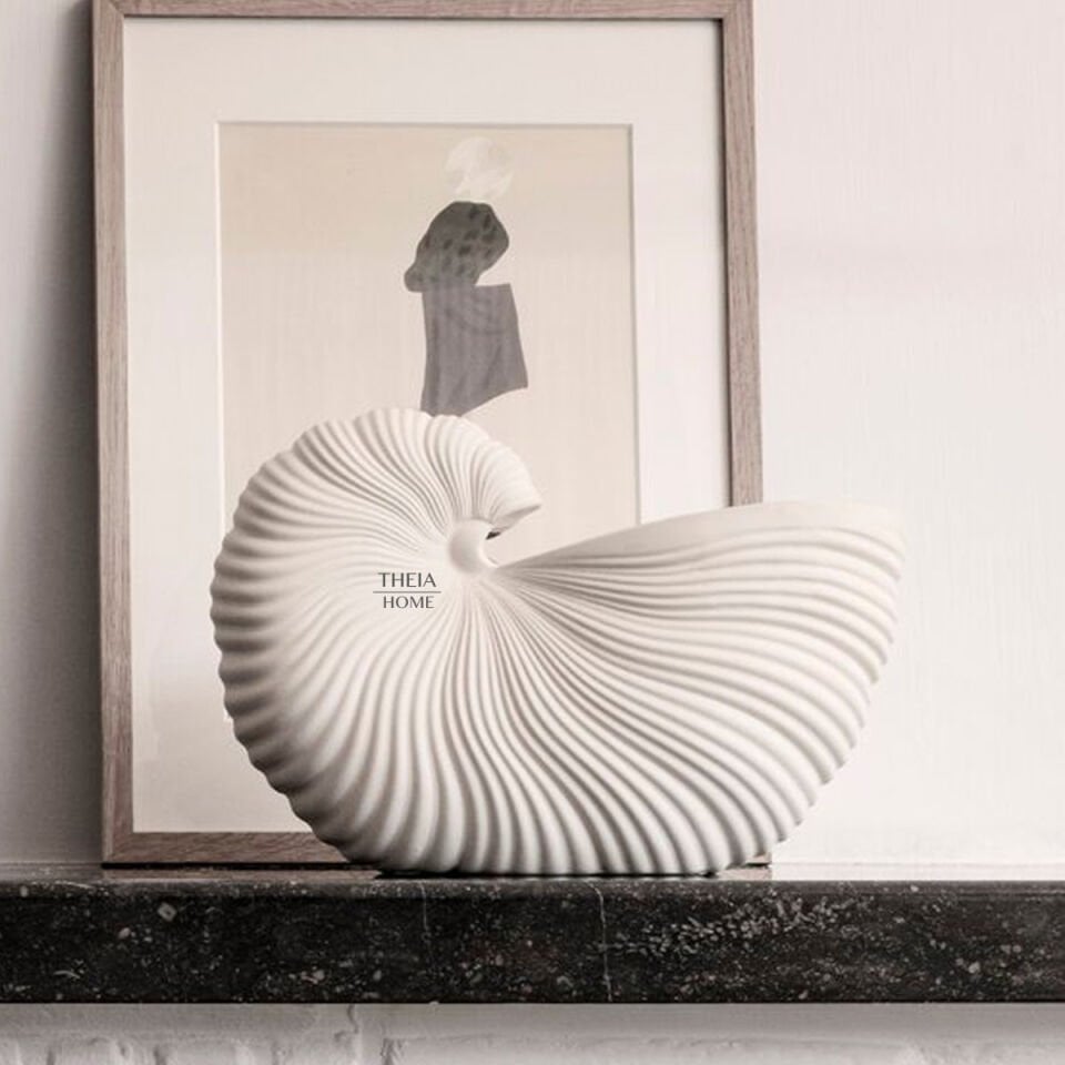 Salyangoz Model Seramik Vazo Bej Renk Dokulu