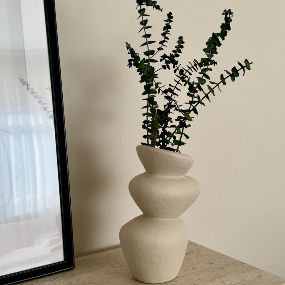 Seramik Asimetrik Model Bej Renkli Vazo