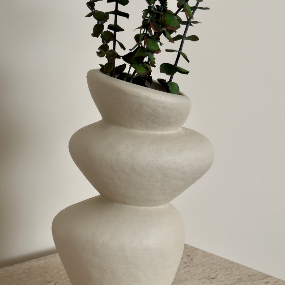 Seramik Asimetrik Model Bej Renkli Vazo