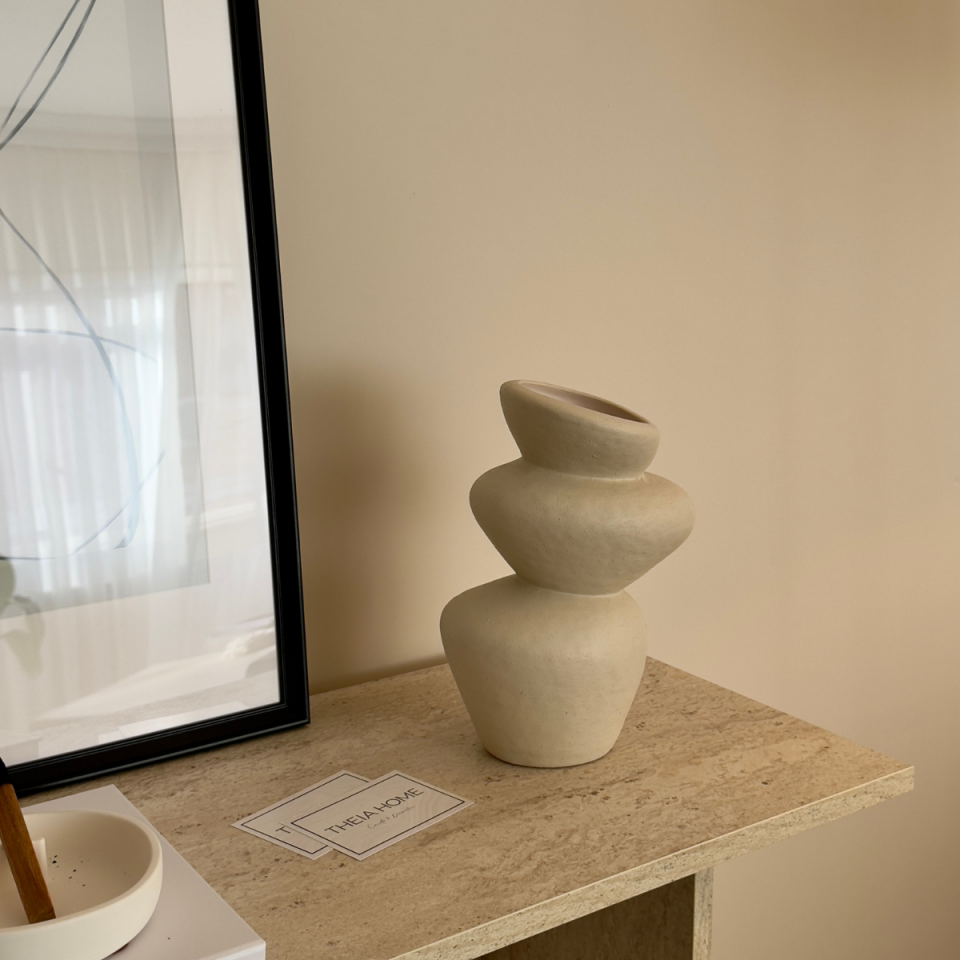 Seramik Asimetrik Model Bej Renkli Vazo