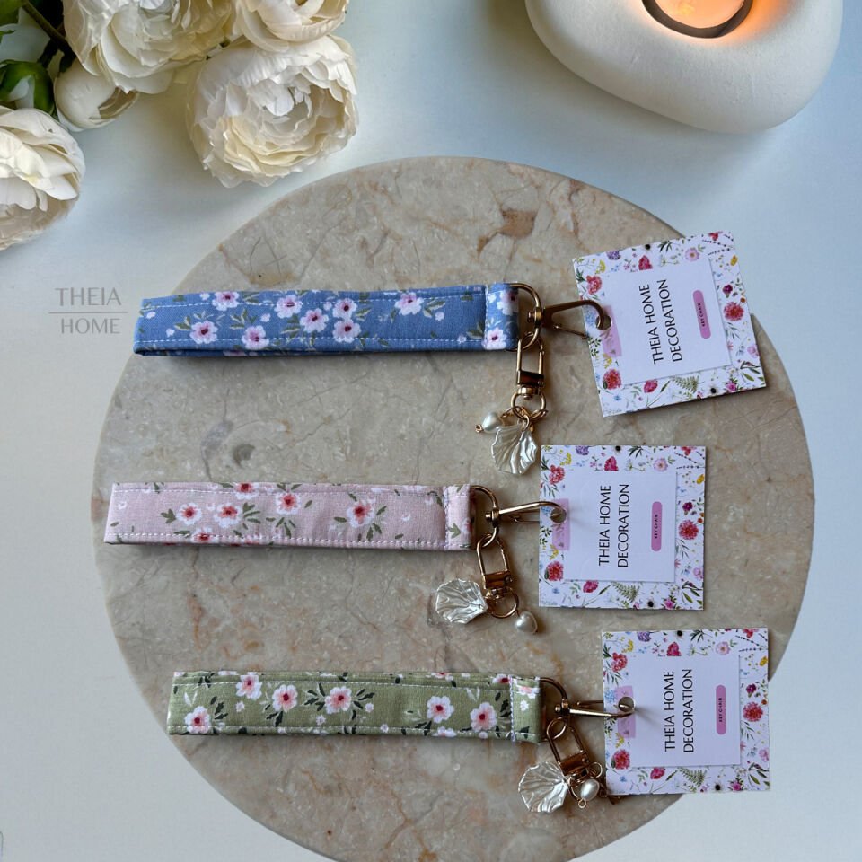 Pembe Çiçek Desenli Anahtarlık ve Çanta Aksesuarı