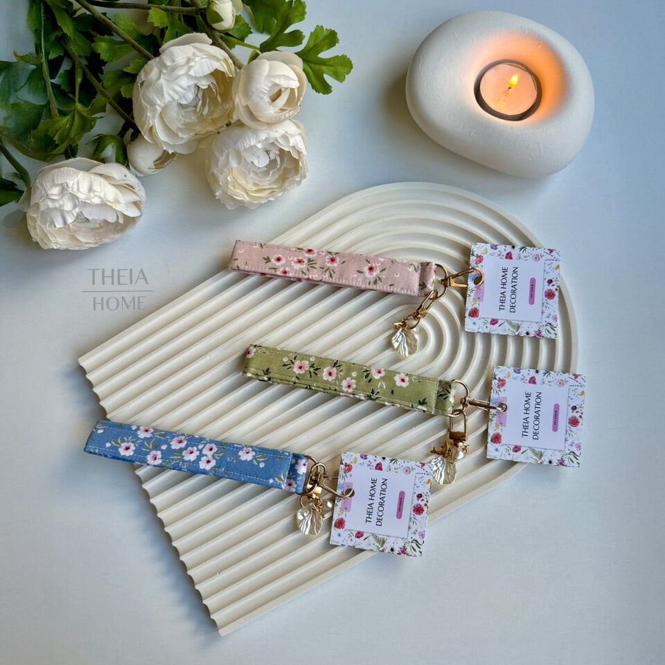 Mavi Çiçek Desenli Anahtarlık ve Çanta Aksesuarı