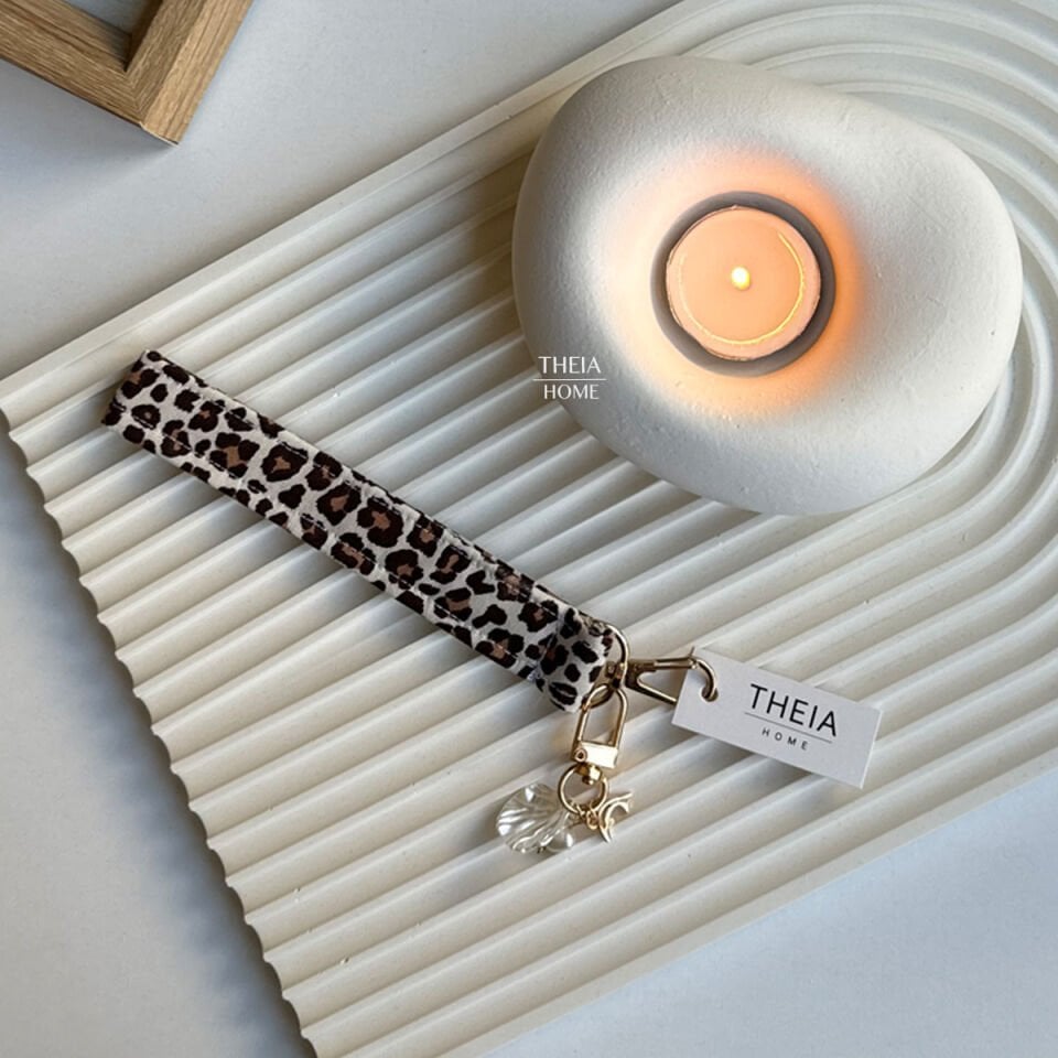 Leopar Desenli Modern Anahtarlık ve Çanta Aksesuarı